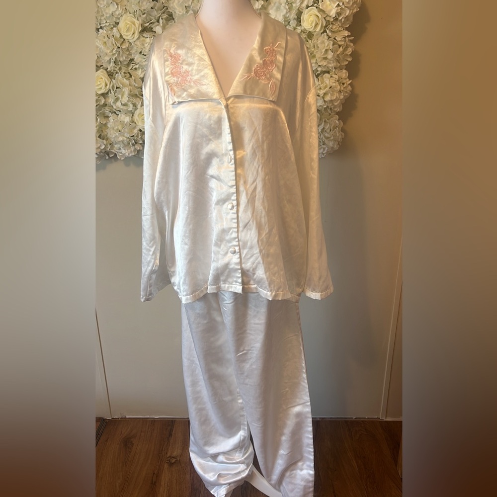 Victoria's Secret Gold Label Vintage White Satin Button-Front Pajama Pant Set - Picture 4 of 11